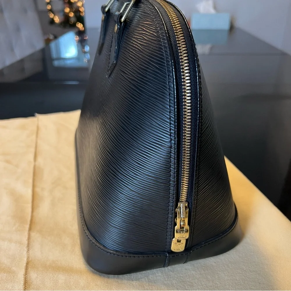 Louis Vuitton Vintage Epi Leather Alma PM Satchel - Picture 5 of 12